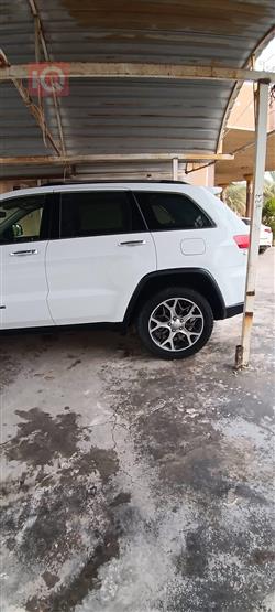 جیپ گراند شیرۆکی